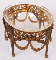 Antik fűszertartó, gazdagon díszített, réz, üvegen apró csorba, m:9 cm, 11×9 cm