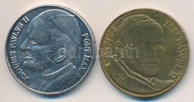 Lengyelország 1983. "II. János Pál pápa lengyelországi látogatása" 2xklf fém és bronz emlékérem (35mm) T:2,2- Poland 1983. "Visitation of John Paul II in Poland" 2xdiff metal and bronze commemorative medallion (35mm) C:XF,VF