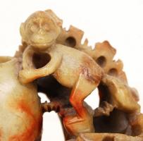 Távölkeleti figurális tartó, kézzel faragott zsírkő, jó állapotban, m:13 cm, h:20 cm