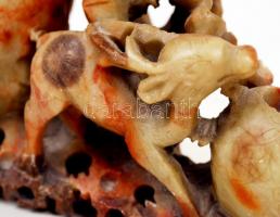 Távölkeleti figurális tartó, kézzel faragott zsírkő, jó állapotban, m:13 cm, h:20 cm