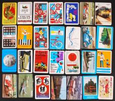 Főként az 1970-es évekből származó 28 db közlekedéssel kapcsolatos kártyanaptár