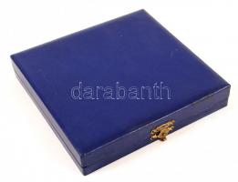 Kiss Kovács Gyula (1922-1984): Felszabadulásunk 30. évfordulóján. Bronz pakett, két oldalas, jelzett...