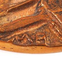 Mladonyiczky Béla (1936-1995): Bétazen. Bronz plakett, két oldalas, jelzett, d:9,5 cm