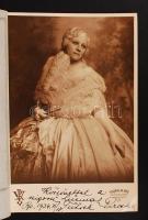 1934 Tutsek Piroska (1905-1979) operaénekesnő dedikált fotója, 11x17 cm