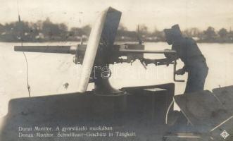 Dunai monitor, a gyorstüzelő munkában / Donau-Monitor; Schnellfeuer-Geschütz im Tätigkeit / on the board of an Austrian monitor ship