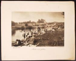 cca 1916 Fürdés után. Első Világháborús fotó kinagyítva, Légrády testvérek, foltos a széleken, 16×25...