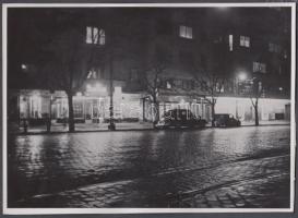 cca 1930-1940 Bp. XI., A Móricz Zsigmond körtér éjjel, 17x12 cm
