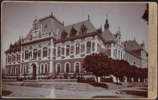 1899 Szeged Állami Felső Kereskedelmi Iskola épülete . Keglovich fotó 22x14 cm
