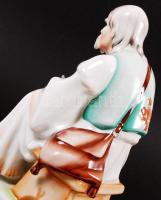Zsolnay szalonnázó paraszt, kézzel festett, jelzett, hibátlan/ 
Hand painted Zsolnay porcelain figur...