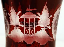 Gazdagon díszített üveg váza, gravírozott, több rétegű, hibátlan, m:18 cm