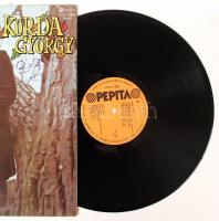 Korda György "Szeptember volt"  című bakelitlemeze kettőjük (Balázs Klári) aláírásával