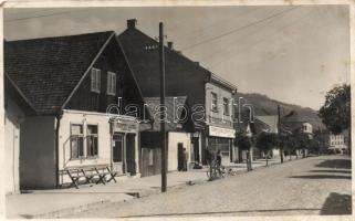 Rahó, Fő utca, Moldávcsúk Mihály szatócs üzlete, bank, Feig Bernát kiadása / Main street, shop, bank (fl)