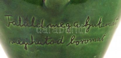 Figurális díszkancsó, "Találd meg a lyukamat megihatod boromat" felirattal, mázas kerámia,...