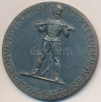 Kisfaludi Strobl Zsigmond (1884-1975) 1944. "Honvéd Tiszti Vívó Klub Budapest 1924-1944" ezüstözött Br emlékérem (50mm) T:2-