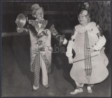 Zenebohócok, 15x13 cm