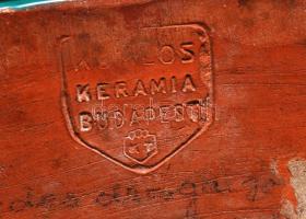 Komlós vadász figura, máz hibákkal, kézzel festett, jelzett, m:11 cm