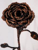 Futó István (1970-): Antikolt rózsaszál, kovácsolt vas, jelzett, hibátlan, m:48 cm