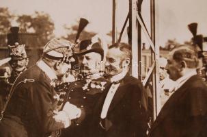 1920-1930 Kitüntetések átadása, jelzés nélkül, a Pesti Napló archívumából (a kép bal alsó sarka hián...