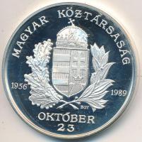 Bognár György (1944-) 1989. "1956-1989 Magyar Köztársaság Emlékérem" Ag emlékérem (31.4g/0.925/42,5mm) dísztokban és számozott tanúsítvánnyal T:PP