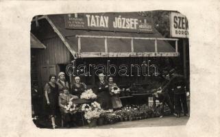 Budapest X. Kőbánya, Beleznay utca 52. Tatay József Műkertészete, Koszorú és csokor készítés, csoportkép photo (fl)
