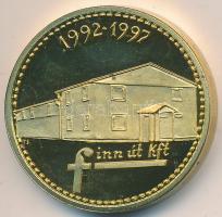 Tóth Sándor (1933-) 1996. "Útalapocska / Finn Út KFT" 1 értékű aranyozott fém zseton (30mm...