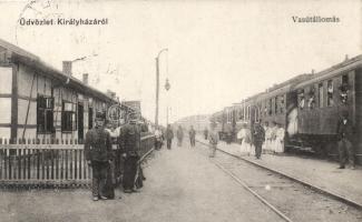 Királyháza, vasútállomás, vonat, katonák indulása a frontra / railway station, train, soldiers' departure to the battlefield