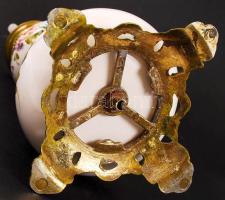 Kézzel festett kerámia lámpatest, fém elemekkel, jó állapotban, kifúrt, m:29 cm