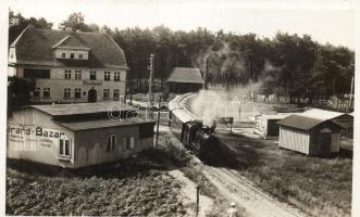 Mecklenburgische Bäderbahn "Molli" / Molli railway passing a Strand-Bazar