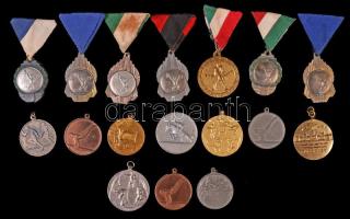 ~1950-1960. 17db vegyes fém sportérem (súlyemelés, atlétika stb.), többségében szalaggal T:vegyes