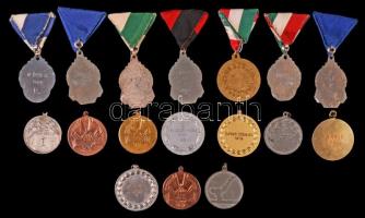 ~1950-1960. 17db vegyes fém sportérem (súlyemelés, atlétika stb.), többségében szalaggal T:vegyes
