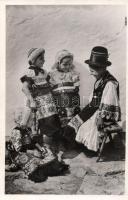 Hungarian folklore from Mezőkövesd, children