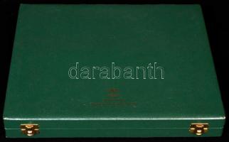 Magyar Érmeforgalmazó zöld műbőr éremtartó kazettája 1 kivehető tálcával, összesen 24 férőhellyel, h...