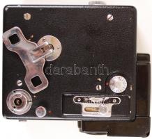 cca 1930 Ditmar márkájú filmfelvevő bőr tokban /
cca 1930 Ditmar movie camera
