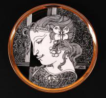 Szász Endre által tervezett aranyozott jelzett Hollóházi porcelán dísztányér az "Arcok" sorozatból, eredeti dobozában / Gold plated Hollóháza porcelain plate designed by Endre Szász from the limited edition of "Faces", in original box, d: 18cm