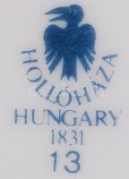 Szász Endre által tervezett aranyozott jelzett Hollóházi porcelán váza az "Arcok" sorozatb...