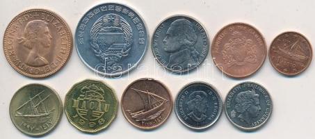 Kis dekoratív fa kincses ládika klf hajós érmékkel T:vegyes