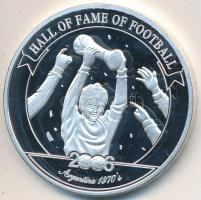 Uganda 2006. 2000Sh Ag "A labdarúgás halhatatlanjainak csarnoka - Argentína 1970-es évek / Dani...