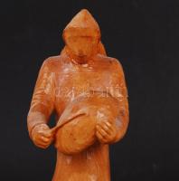 Tyukodi László (naív faragó): Lány kenyérrel. Faragott bükkfa, jelzett, jó állapotban, m:31 cm (Ürmö...