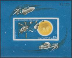 1965 Az űrkutatás eredményei vágott blokk (4.000)
