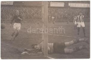 cca 1920-1930 Egy szép gól!, jelzés nélküli vintage fotó, 10x16 cm