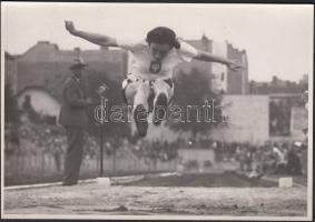 cca 1930 Magyar Film Iroda felvétele egy lengyel sportoló távolugrásáról, feliratozott vintage fotó, 12x17 cm