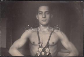 cca 1929 Weidenger József birkózó bajnok portréja, 9x13 cm