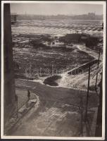 1931 Kinszki Imre (1901-1945): Zugló szélén, feliratozott vintage fotó a szerző hagyatékából, 8,5x6 cm