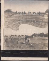 1922 Dunapentelei ásatások, fotómontázs, feliratozva, kartonra felragasztva, ismeretlen helyen publikálva, Kerny István hagyatékából, de a szerzőség kérdéses, 12x10 cm