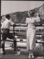 cca 1930-1940 Reich Péter Cornel: Rám se nézel? Öri-hari? Pecséttel jelzett vintage életkép, 24x18 cm