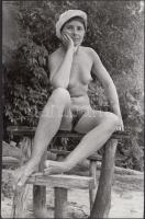 cca 1970-1980 Terített piknik asztalka, finoman erotikus fotó, 24x16 cm / cca 1970-1980 Erotic photo