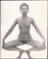 cca 1970 Geometrikus műtermi kompozíció, erotikus fotó, 22x18 / cca 1970 Erotic photo