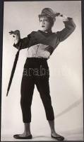cca 1960-1970 Jelzetlen színházi fotó pantomim művészről, 13x7,5 cm