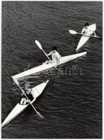 cca 1960-1970 Kajakosok a Dunán, jelzetlen vintage fotó, 24x18 cm