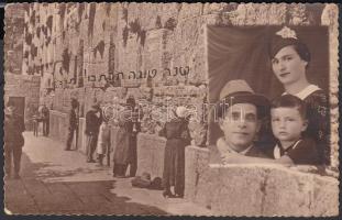 Jerusalem, Western Wall, family portrait photo (EK)